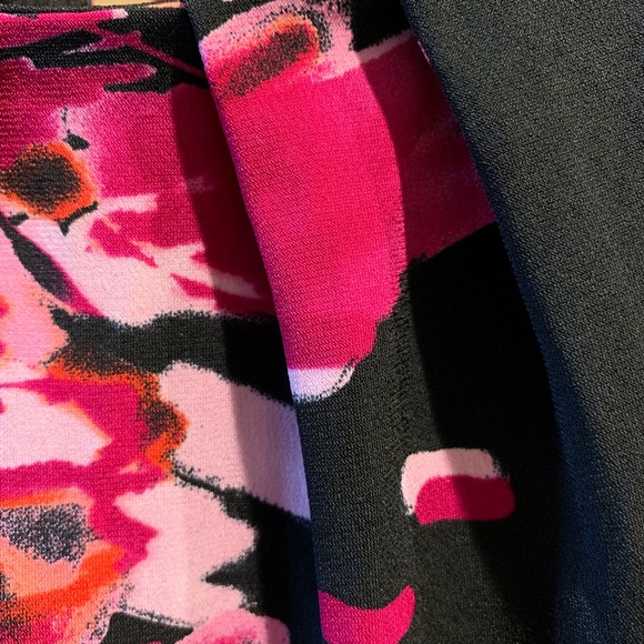 London Style Bright Sleeveless Dress - Picture 2 of 5